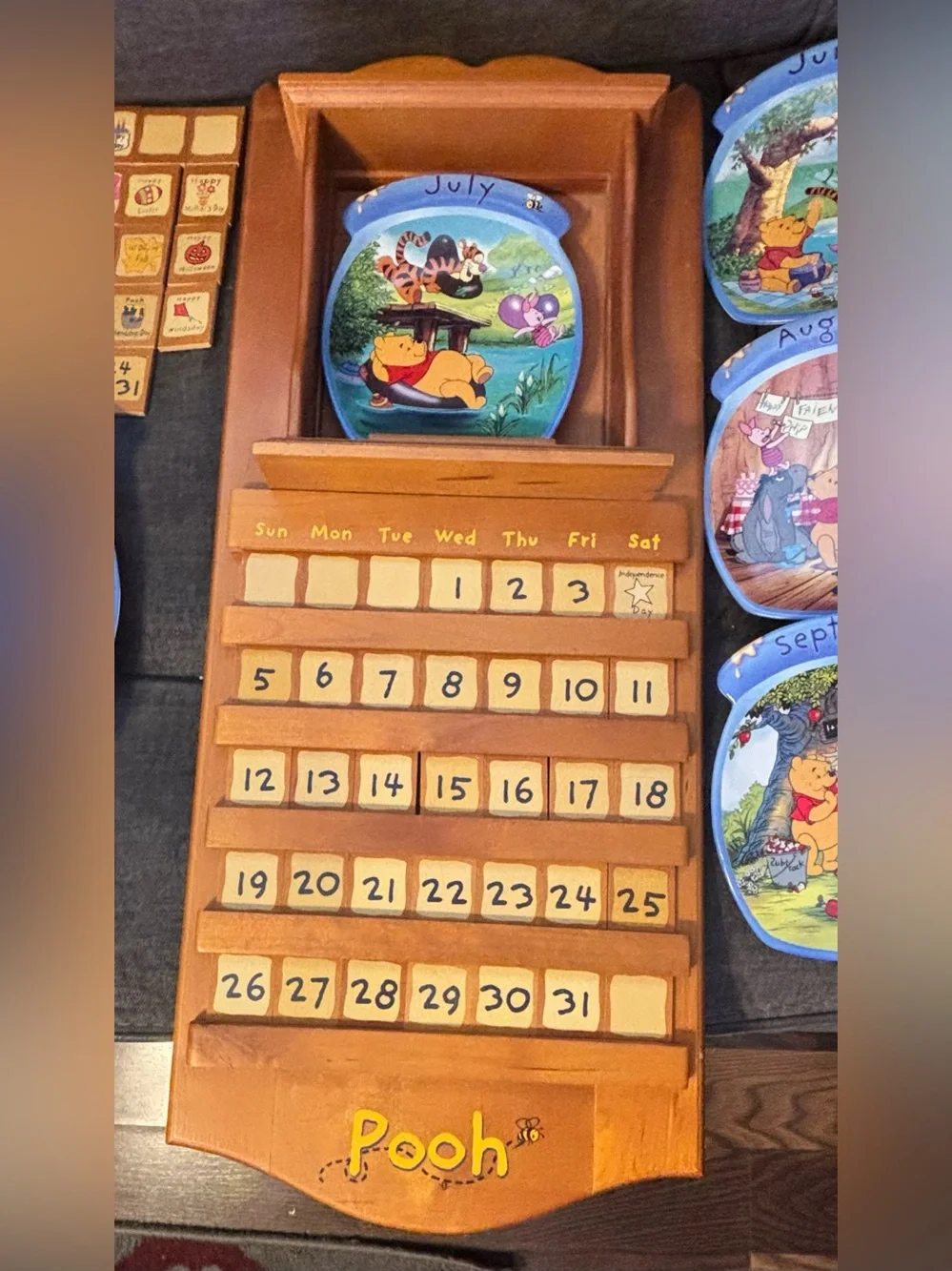 Bradford Exchange Winnie the Pooh Perpetual Wall Calendar w/12plates&all pieces.